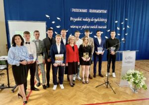 Uroczyste pożegnanie klas maturalnych 10