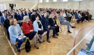 Uroczyste pożegnanie klas maturalnych 1