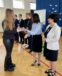 Uroczyste pożegnanie klas maturalnych 6