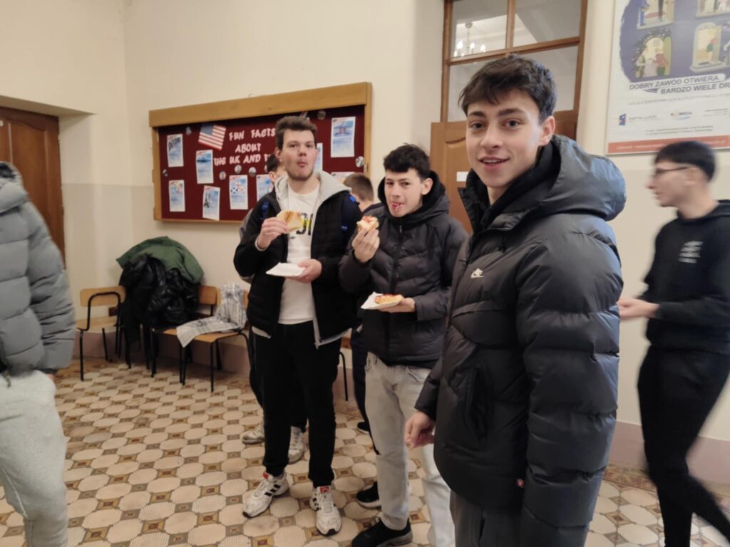 JAK CO ROKU WŁĄCZAMY SIĘ DO AKCJI SZLACHETNEJ PACZKI 11