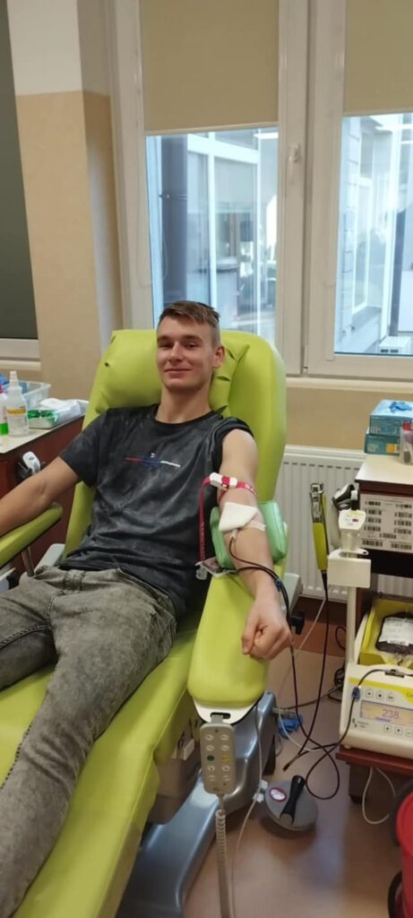 UCZNIOWIE NASZEJ SZKOŁY DZIELĄ SIĘ BEZCENNYM DAREM ŻYCIA 1