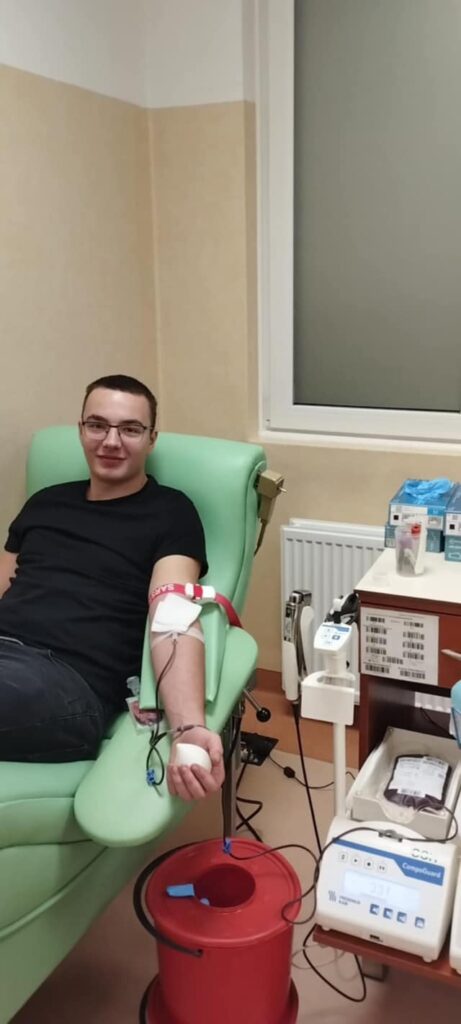 UCZNIOWIE NASZEJ SZKOŁY DZIELĄ SIĘ BEZCENNYM DAREM ŻYCIA 9