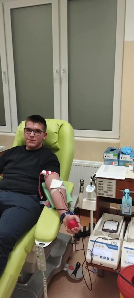 UCZNIOWIE NASZEJ SZKOŁY DZIELĄ SIĘ BEZCENNYM DAREM ŻYCIA 7