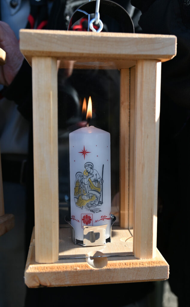 PRZEKAZANIE BETLEJEMSKIEGO ŚWIATEŁKA POKOJU W KORCZOWEJ 2