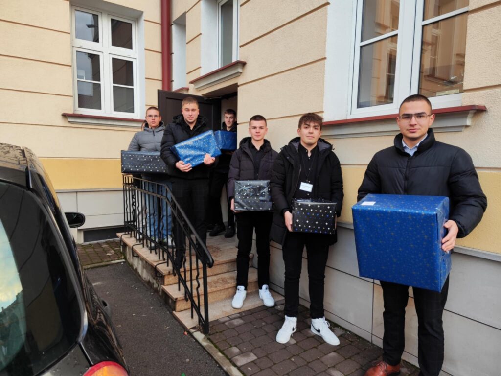 JAK CO ROKU WŁĄCZAMY SIĘ DO AKCJI SZLACHETNEJ PACZKI 3
