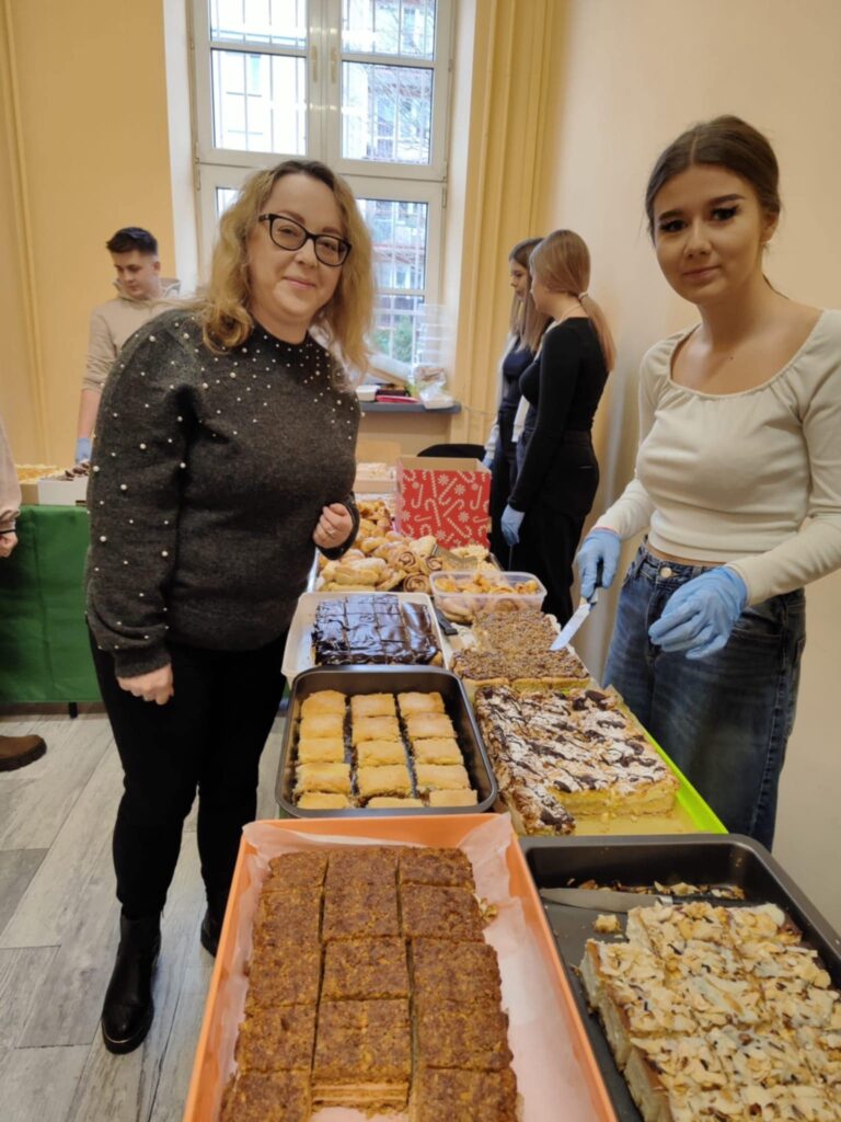 JAK CO ROKU WŁĄCZAMY SIĘ DO AKCJI SZLACHETNEJ PACZKI 23