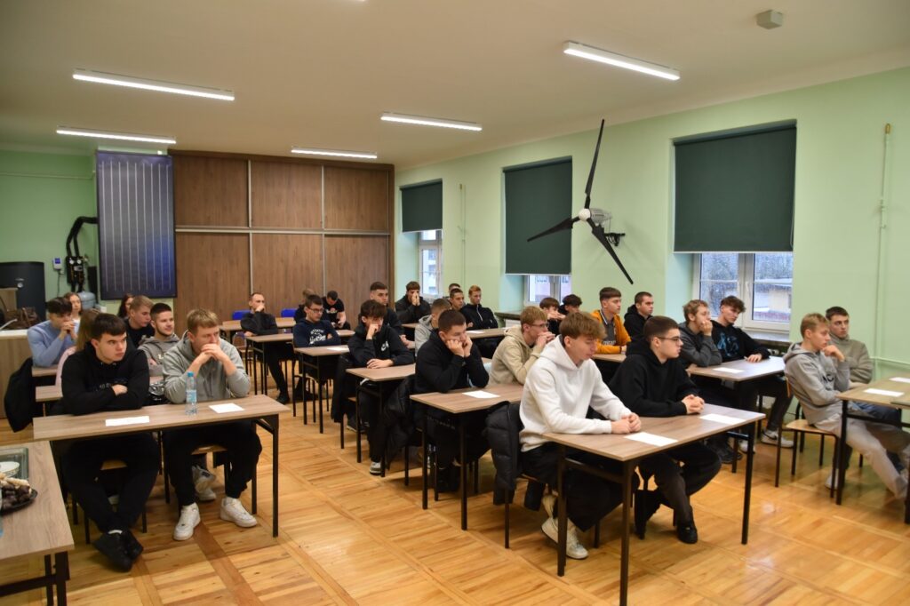 TECHNICY BUDOWNICTWA UCZĄ SIĘ OD NAJLEPSZYCH 4