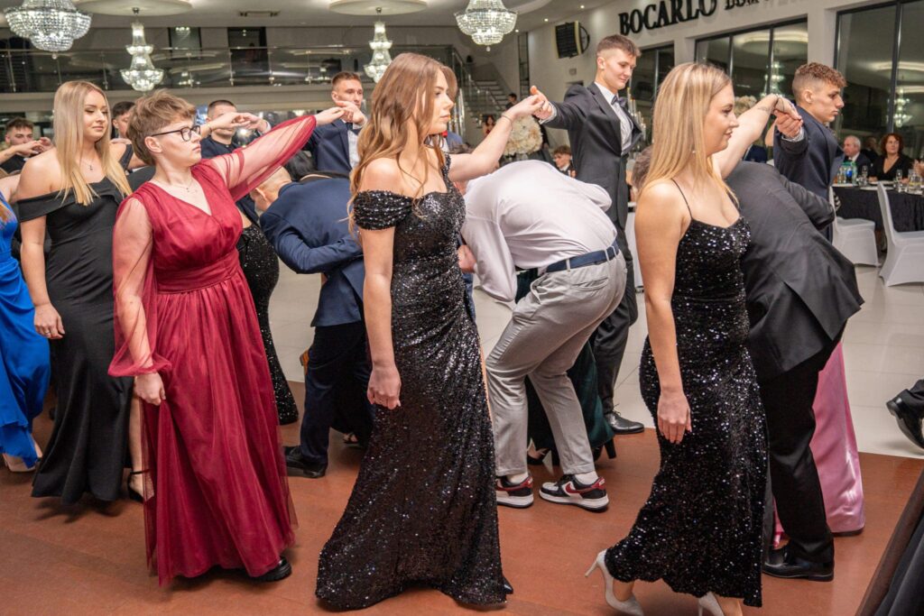 STUDNIÓWKA NASZYCH MATURZYSTÓW 14 STUDNIÓWKA NASZYCH MATURZYSTÓW 14