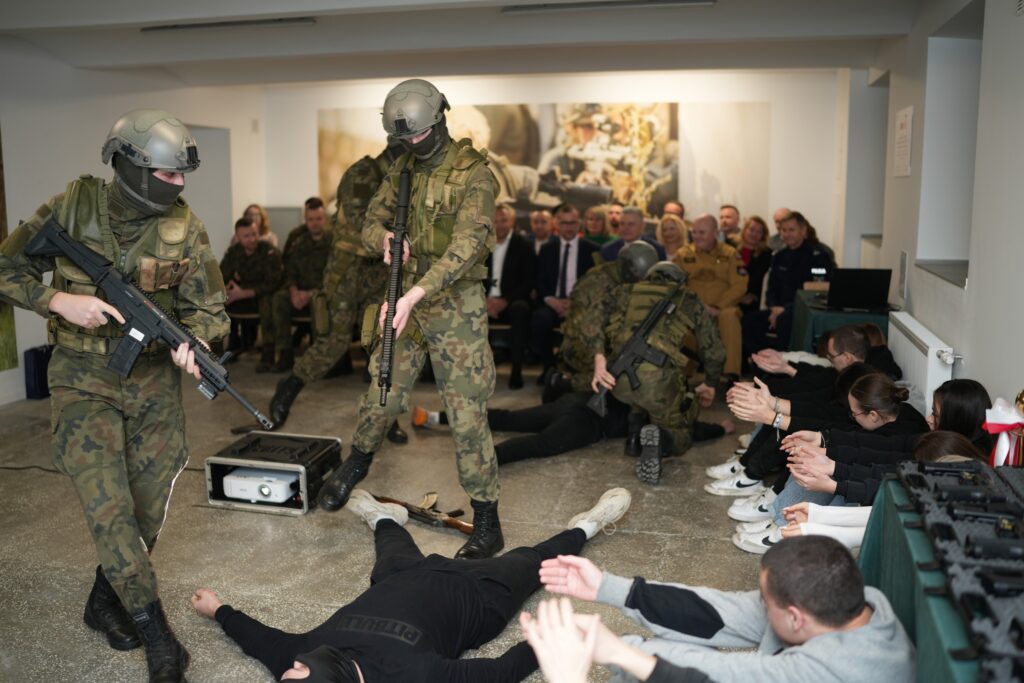 Otwarcie nowoczesnej Wirtualnej Strzelnicy 12
