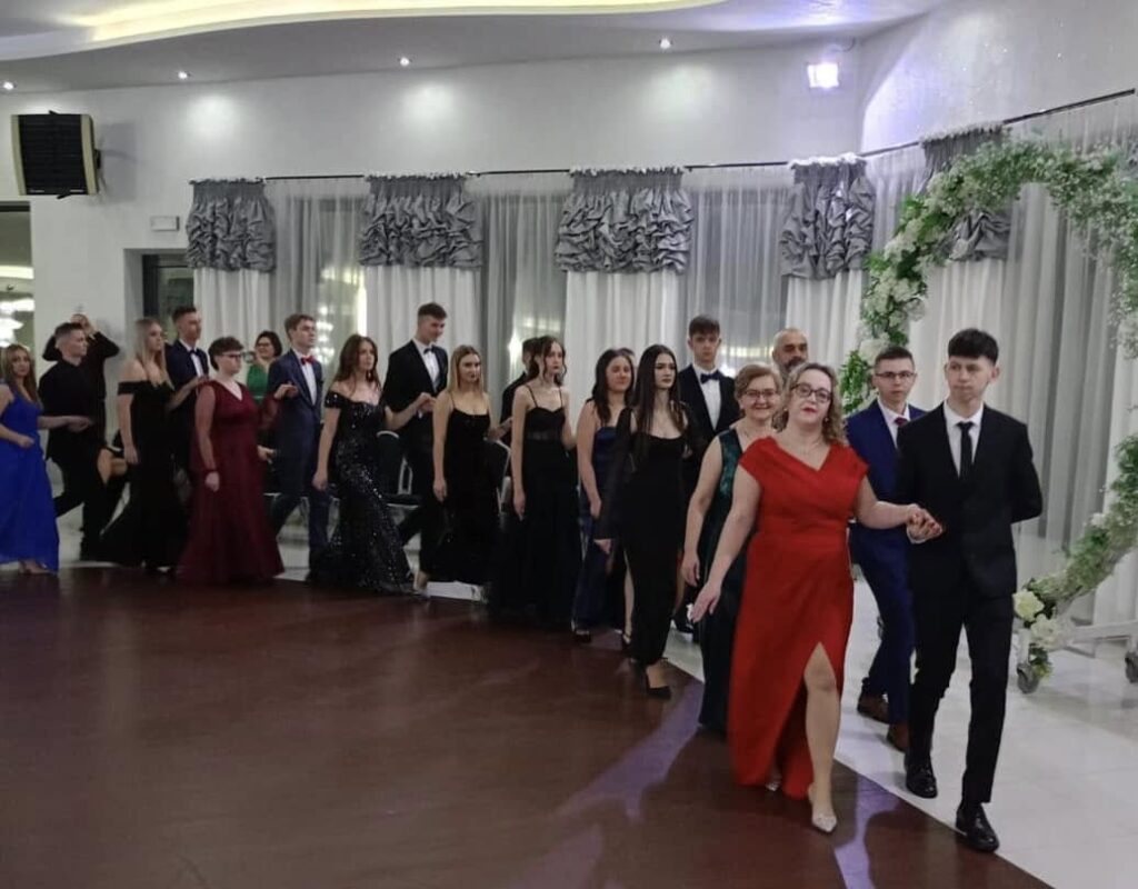 STUDNIÓWKA NASZYCH MATURZYSTÓW 9