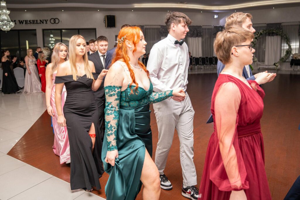 STUDNIÓWKA NASZYCH MATURZYSTÓW 5 STUDNIÓWKA NASZYCH MATURZYSTÓW 5