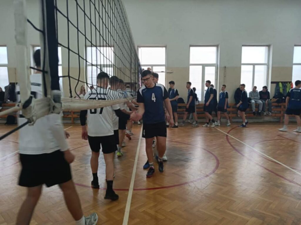 GRAMY W FINAŁACH POWIATOWEJ LICEALIADY W PIŁCE SIATKOWEJ ! 5