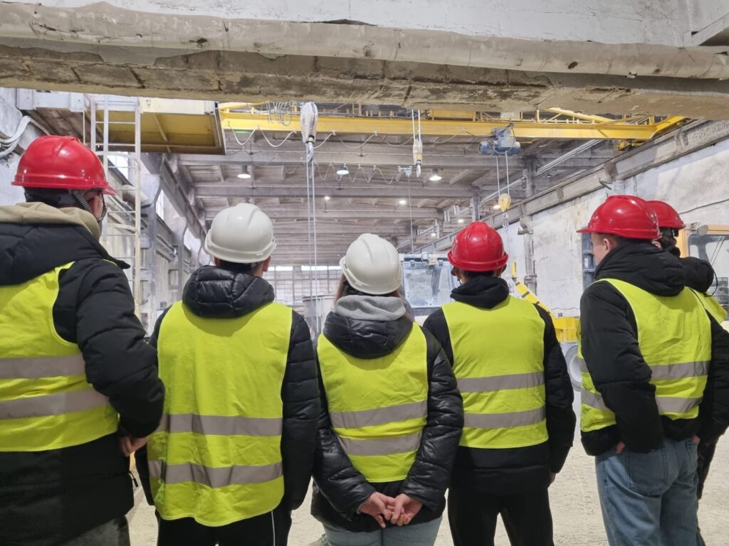 Wycieczka edukacyjna do zakładów produkcyjnych SOLBET KOLBUSZOWA S.A 1