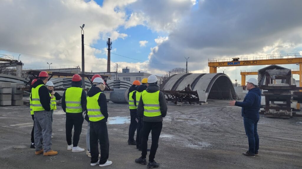 Wycieczka edukacyjna do zakładów produkcyjnych SOLBET KOLBUSZOWA S.A 15