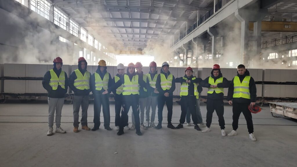 Wycieczka edukacyjna do zakładów produkcyjnych SOLBET KOLBUSZOWA S.A 8