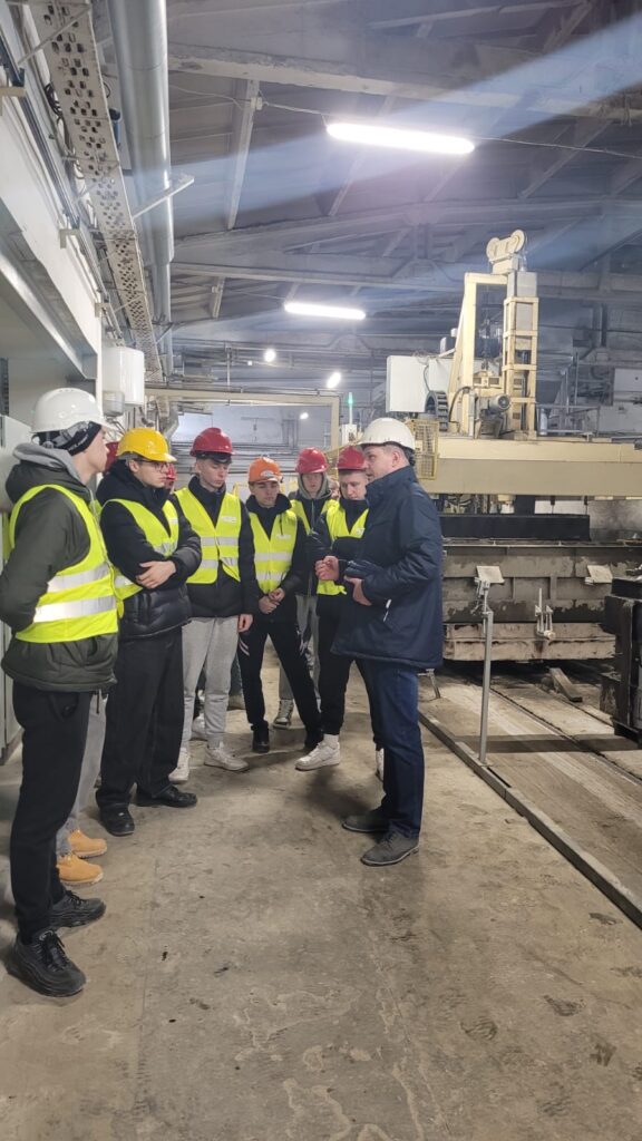 Wycieczka edukacyjna do zakładów produkcyjnych SOLBET KOLBUSZOWA S.A 18