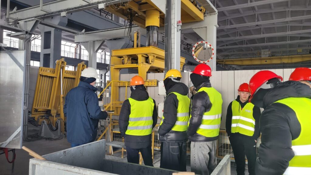 Wycieczka edukacyjna do zakładów produkcyjnych SOLBET KOLBUSZOWA S.A 21