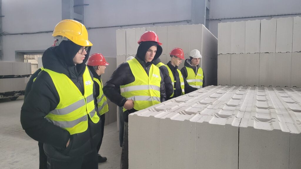 Wycieczka edukacyjna do zakładów produkcyjnych SOLBET KOLBUSZOWA S.A 23