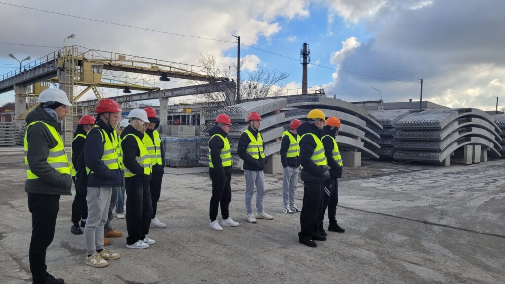 Wycieczka edukacyjna do zakładów produkcyjnych SOLBET KOLBUSZOWA S.A 25