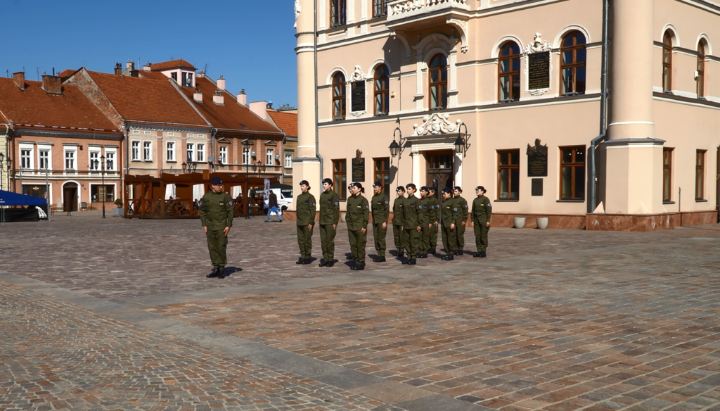 Nasza szkoła gospodarzem i uczestnikiem 10. edycji Wojewódzkiego Przeglądu Musztry Klas Wojskowych 1