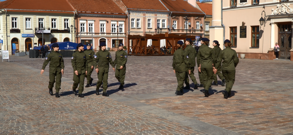 Nasza szkoła gospodarzem i uczestnikiem 10. edycji Wojewódzkiego Przeglądu Musztry Klas Wojskowych 4
