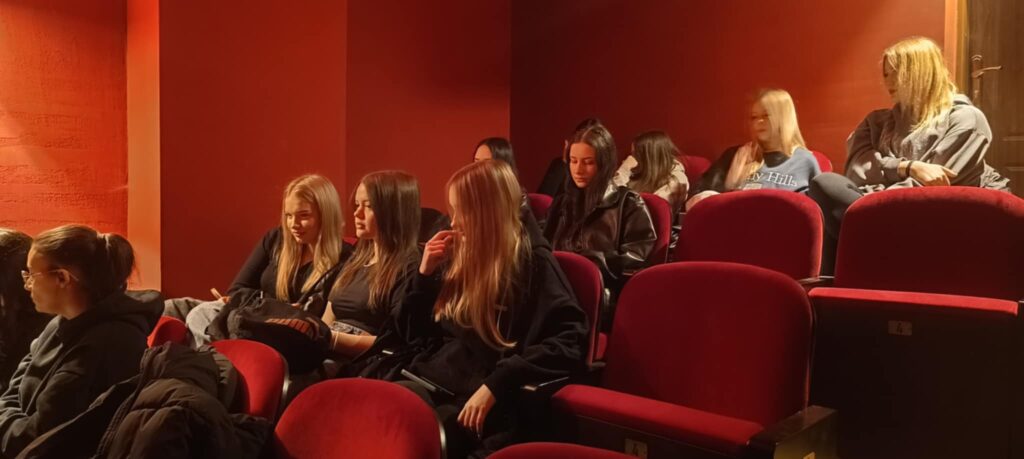 Lekcja w kinie – Social media – być czy nie być? 4