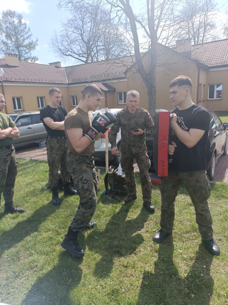 Sukcesy naszych uczniów w  I Wojewódzkich Zawodach Klas Mundurowych 3