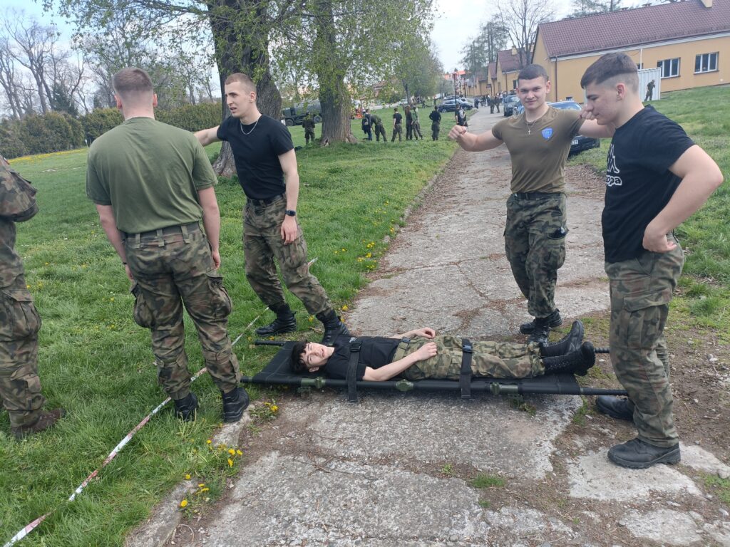 Sukcesy naszych uczniów w  I Wojewódzkich Zawodach Klas Mundurowych 1