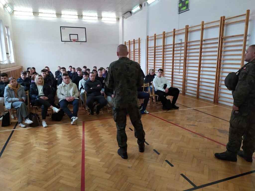 Spotkanie uczniów z przedstawicielami Wojska Polskiego  2