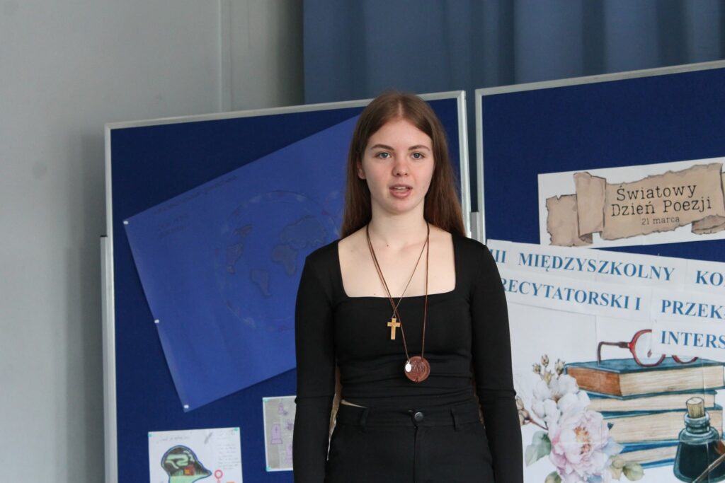 Sukces naszych uczennic w Międzyszkolnym Konkursie Recytatorskim 2