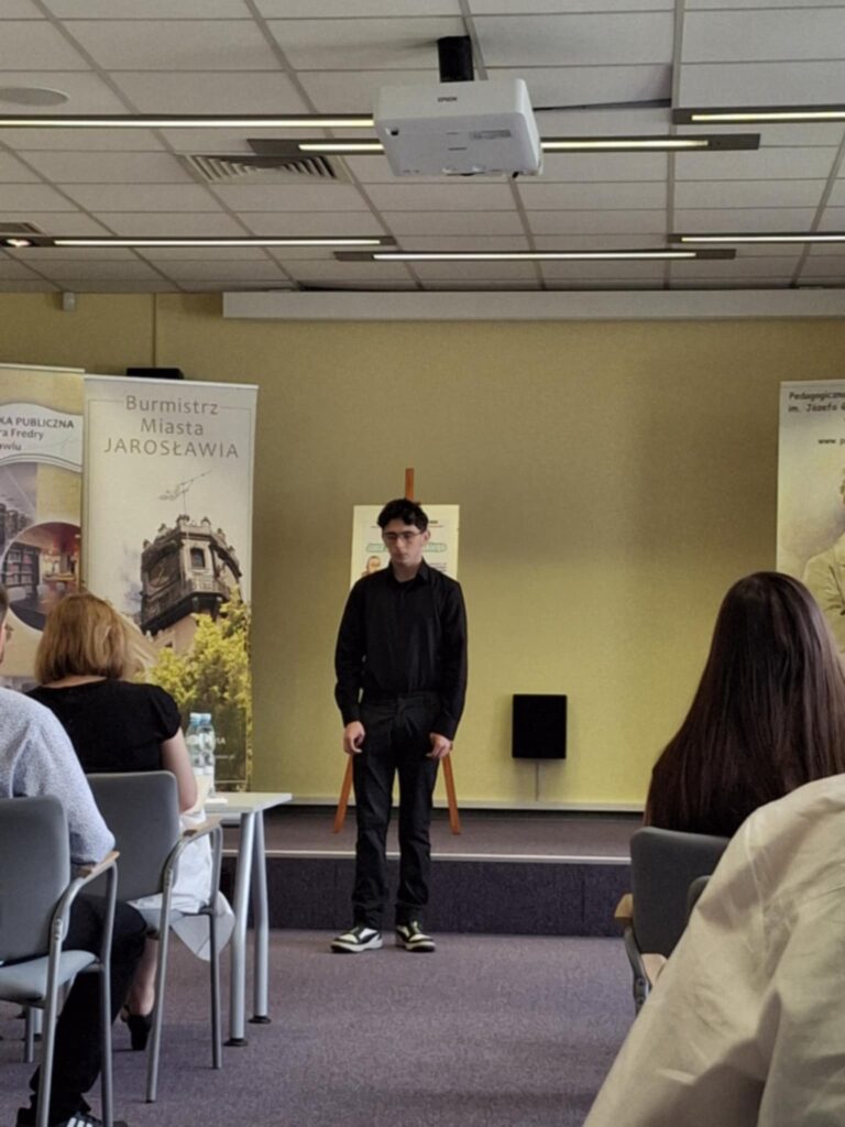 Sukces naszych uczniów w Międzyszkolnym Konkursie Recytatorskim poezji Jana Kochanowskiego 4
