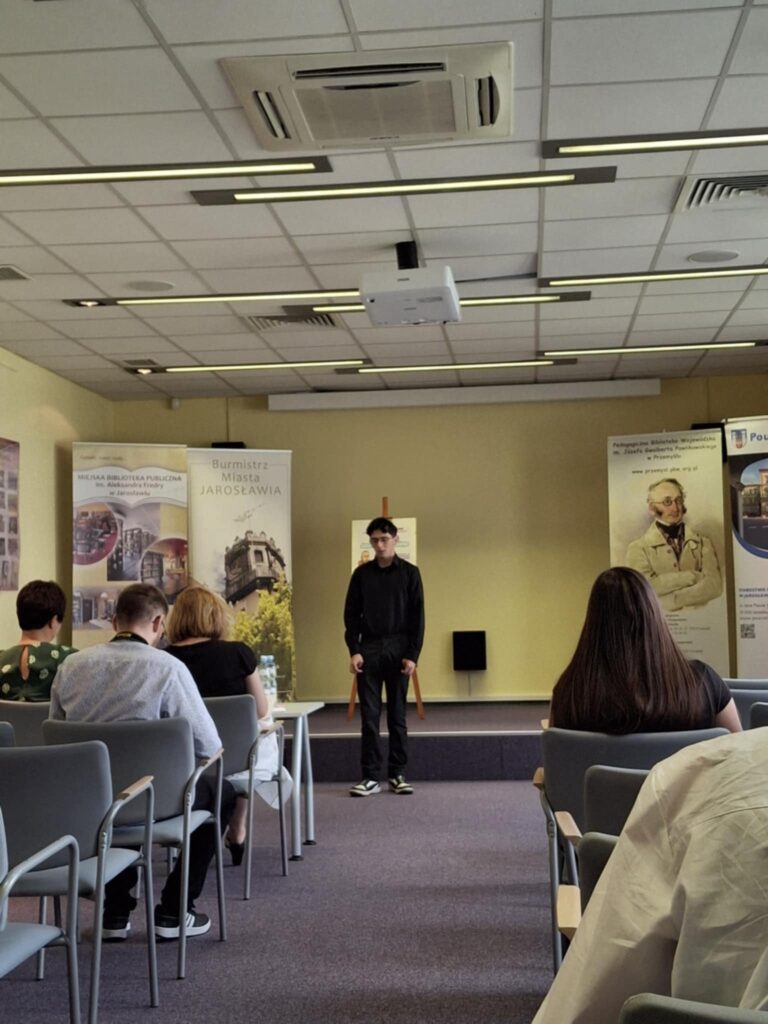 Sukces naszych uczniów w Międzyszkolnym Konkursie Recytatorskim poezji Jana Kochanowskiego 3