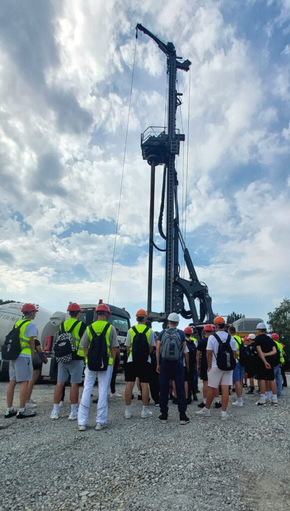 Klasy technikum na budowie – praktyczna lekcja fundamentowania 2