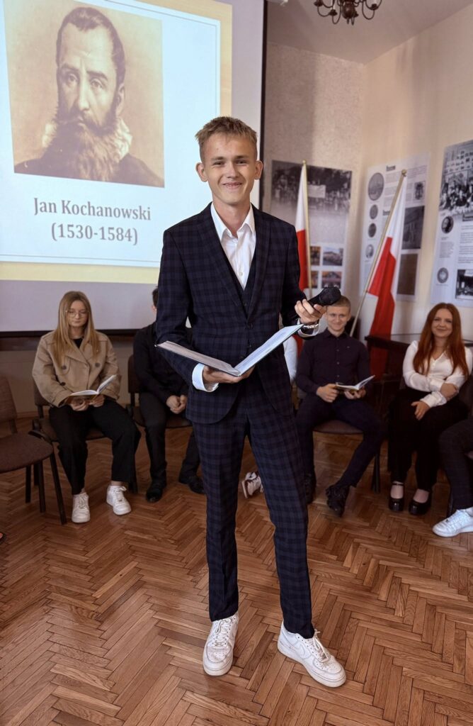 Narodowe Czytanie w ZSBiO w Jarosławiu 4