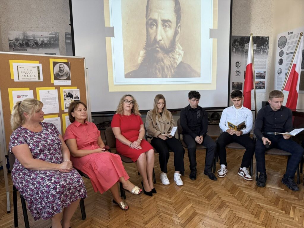 Narodowe Czytanie w ZSBiO w Jarosławiu 1