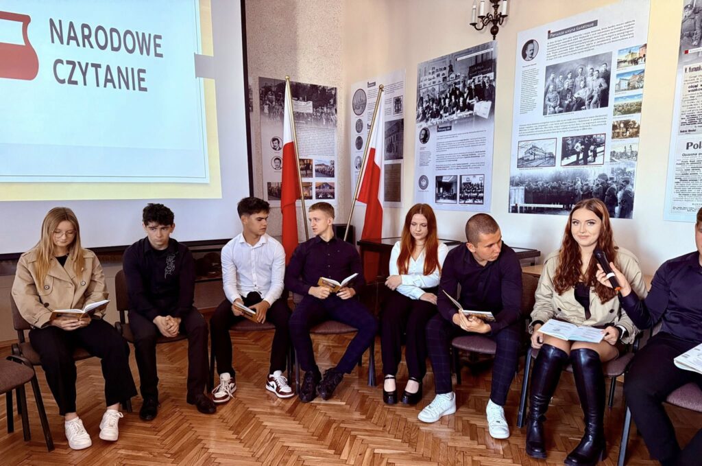 Narodowe Czytanie w ZSBiO w Jarosławiu 10