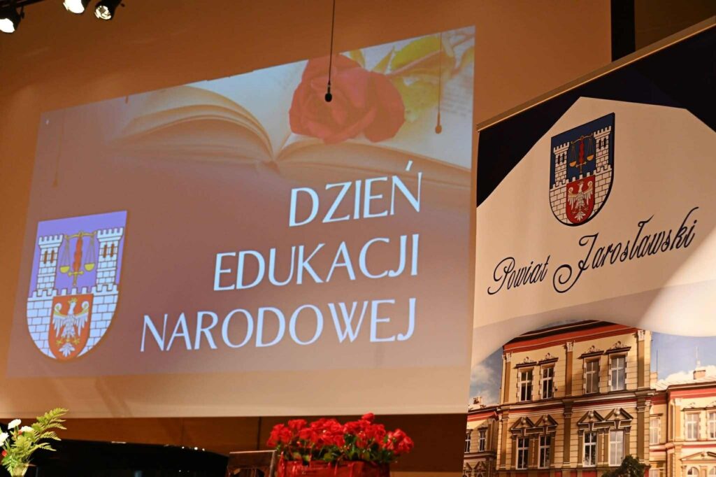 Gratulacje dla naszych Nauczycieli nagrodzonych przez Starostę Jarosławskiego! 4