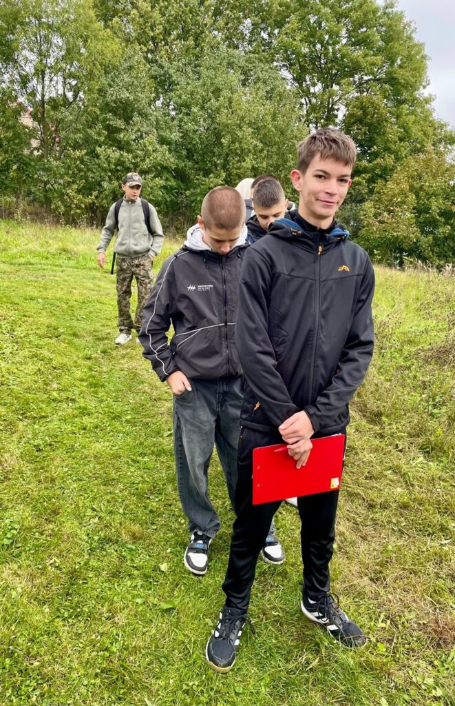 Reprezentacja klas pierwszych w Międzyszkolnej Grze Terenowej „TARCZA” 9