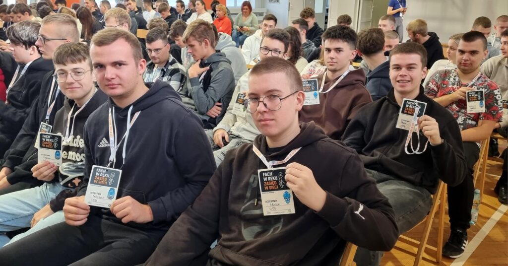 Konferencja dla uczniów: „Fach w ręku, zasięg w sieci” pod specjalnym patronatem Starosty Jarosławskiego Pana Kamila Dziukiewicza 9