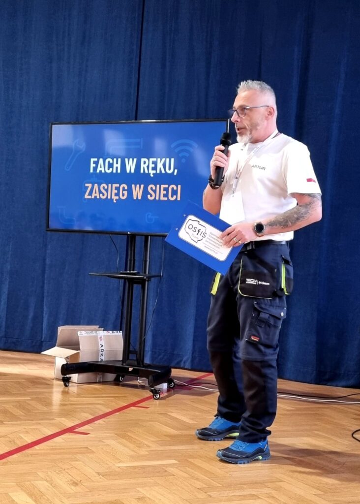 Konferencja dla uczniów: „Fach w ręku, zasięg w sieci” pod specjalnym patronatem Starosty Jarosławskiego Pana Kamila Dziukiewicza 14