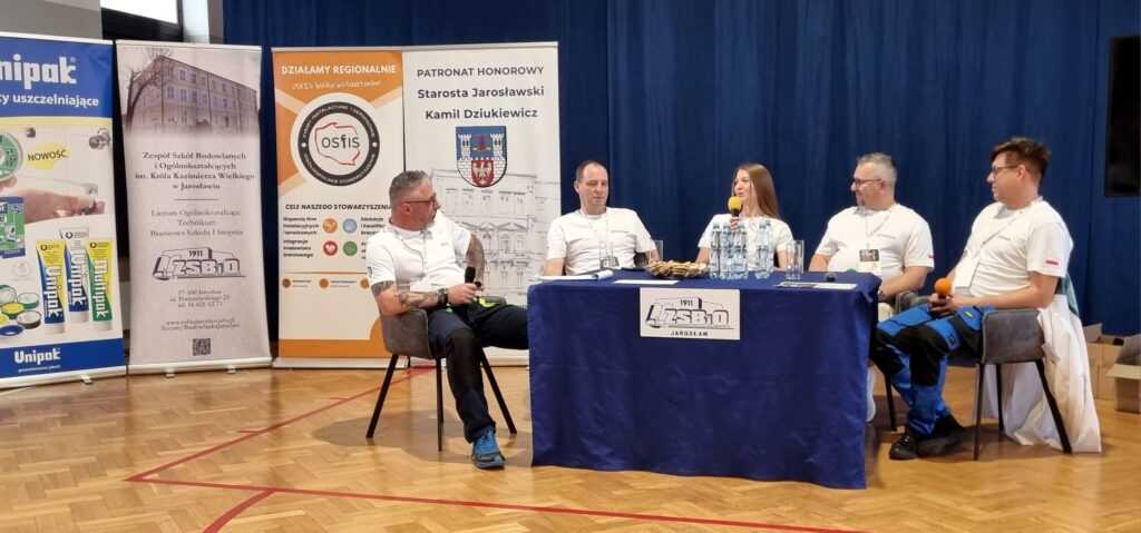 Konferencja dla uczniów: „Fach w ręku, zasięg w sieci” pod specjalnym patronatem Starosty Jarosławskiego Pana Kamila Dziukiewicza 11