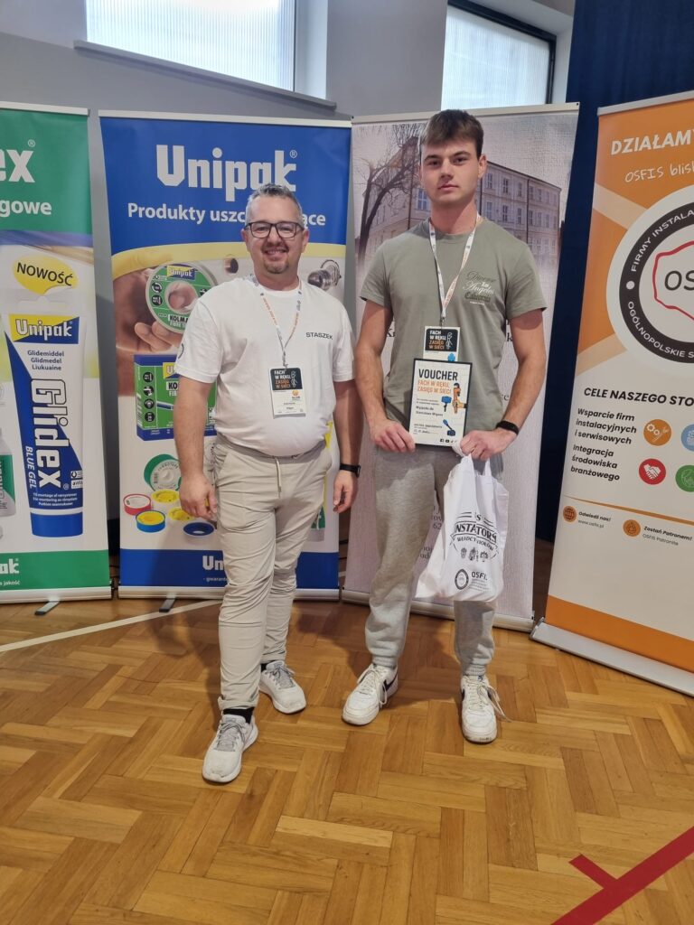 Konferencja dla uczniów: „Fach w ręku, zasięg w sieci” pod specjalnym patronatem Starosty Jarosławskiego Pana Kamila Dziukiewicza 7