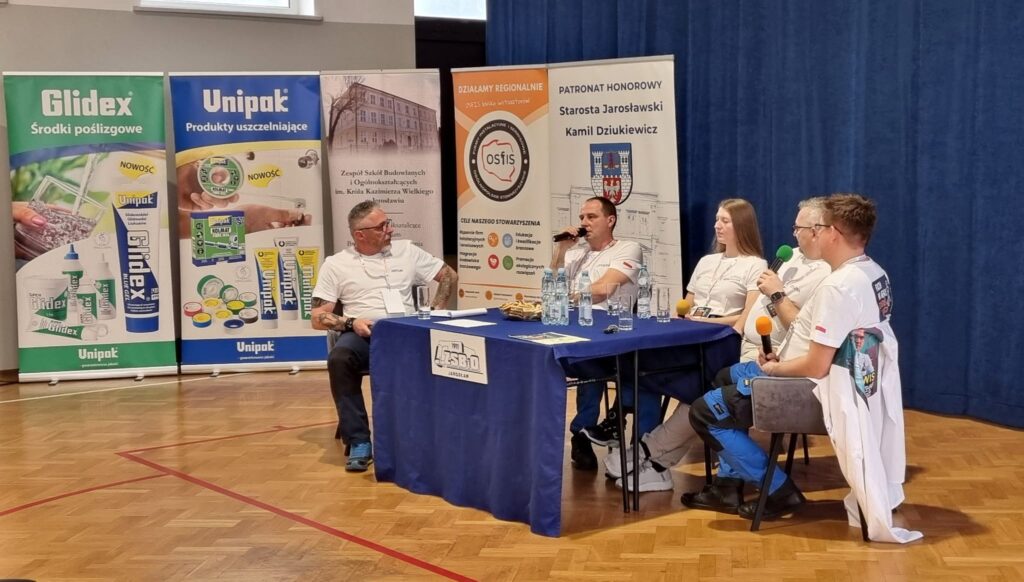 Konferencja dla uczniów: „Fach w ręku, zasięg w sieci” pod specjalnym patronatem Starosty Jarosławskiego Pana Kamila Dziukiewicza 5