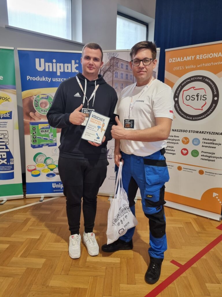 Konferencja dla uczniów: „Fach w ręku, zasięg w sieci” pod specjalnym patronatem Starosty Jarosławskiego Pana Kamila Dziukiewicza 4