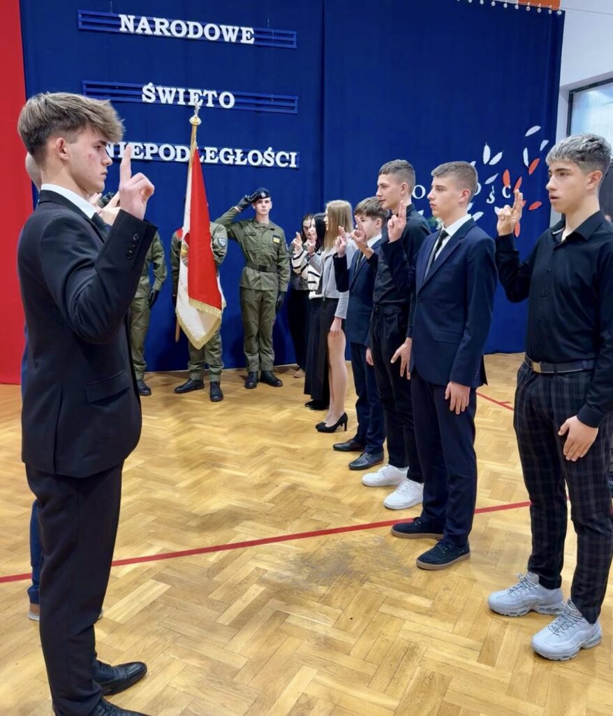 Ślubowanie klas pierwszych w naszej szkole 1