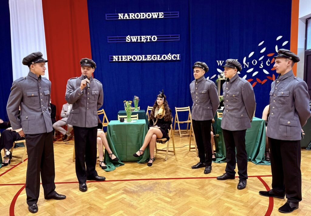 Ślubowanie klas pierwszych w naszej szkole 15
