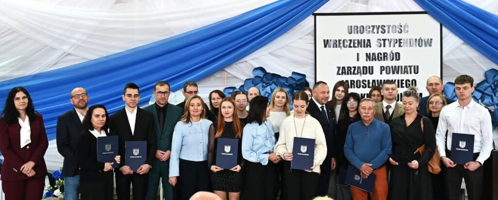 Uroczyste wręczenie stypendiów motywacyjnych przyznanych przez starostę jarosławskiego Kamila Dziukiewicza– sukces uczniów naszej szkoły 5