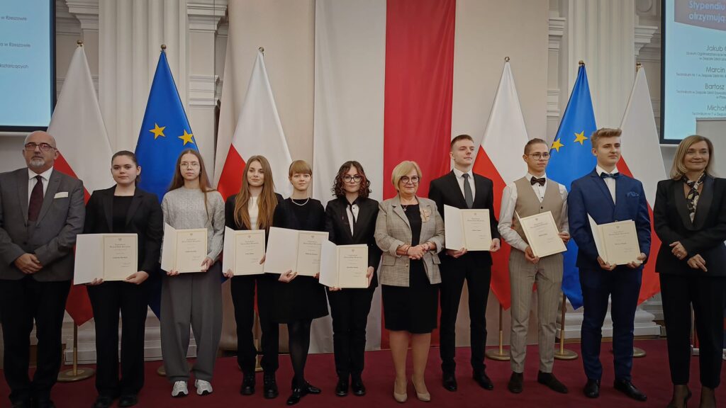 Uczennice naszej szkoły nagrodzone Stypendiami Prezesa Rady Ministrów 4