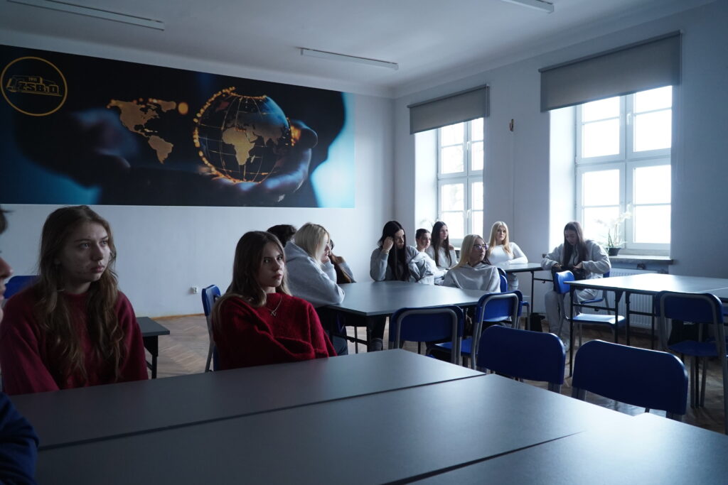 Nasza szkoła uczestniczy w ogólnopolskim projekcie MEN IBE „Moc relacji w edukacji” 9
