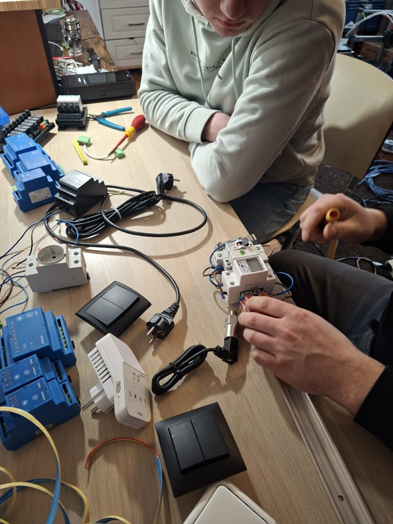 Uczeń 5TE zdobywa doświadczenie w firmie GLOB ENERGY 3